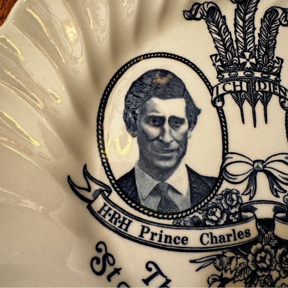 Vintage Royal Wedding plate, 1981, Prince Charles and Lady Diana Spencer - Picture 3 of 8